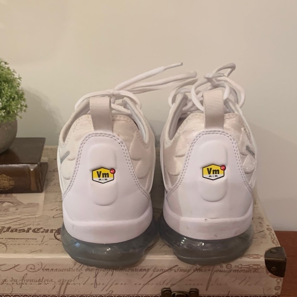 Nike Air Vapormax Plus Athletic Shoes (White & Platinum) - Picture 8 of 14